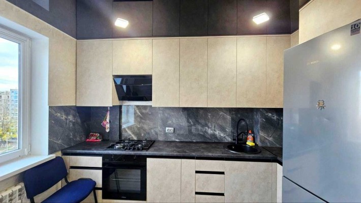 Зх комнатная квартира с ремонтом 10Мкр - фото 1