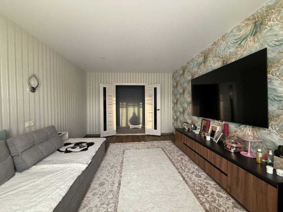 Продаж 3 кімн. квартири, З НОВИМ РЕМОНТОМ- Лівий берег Каменское