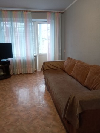 Продаж двокімнатної квартири в районі шостої школи - фото 1