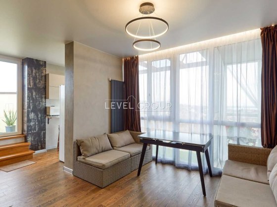 4-кімнатна дворівнева квартира з двома терасами. Дизайнерський ремонт Вышгород