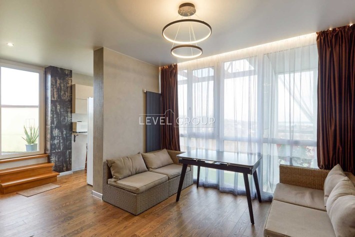 4-кімнатна дворівнева квартира з двома терасами. Дизайнерський ремонт - фото 1