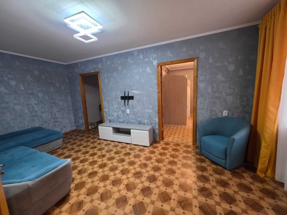 Простора трьохкімнатна квартира в центрі міста Глухів