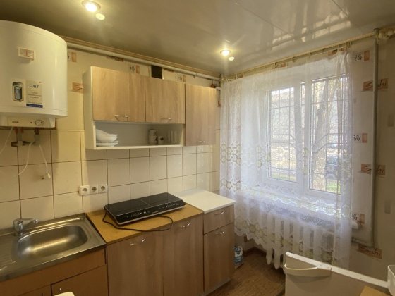 Продам квартиру Кам'янське на Квітів Каменское