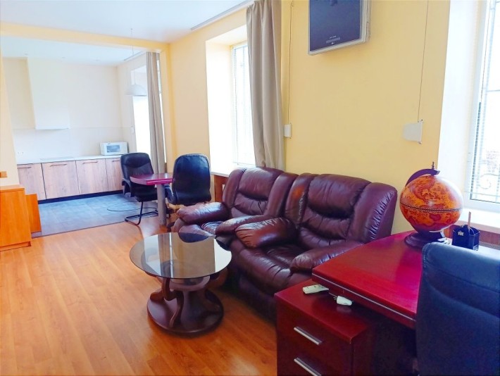 Продам 5.ком. Квартиру  Центр. - фото 1