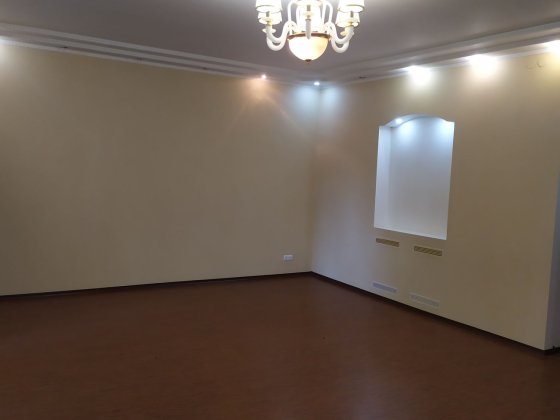 Продам  5- ти комнатную квартиру на Днепрострое Каменское