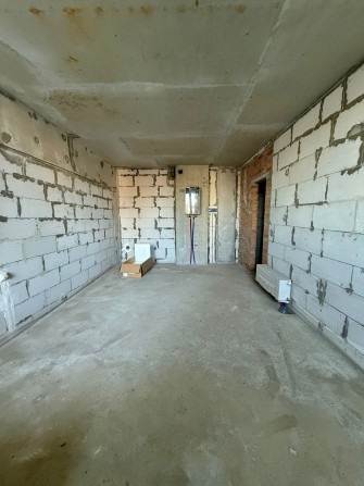 Продаж квартири з власним двориком поруч озером, мінімальне оформлення - фото 1