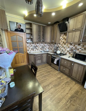 2-кімнатна «сталінка» в центрі Кам’янського, вул. Сачко, 77 м², ремонт - фото 1