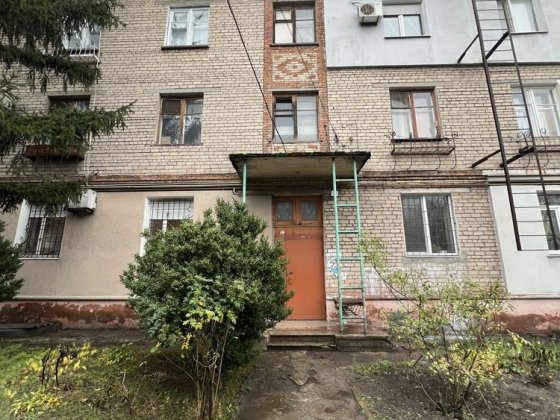 Продам 3 комнатную Сталинку на Днепрострое с ГАО (Sher) Каменское