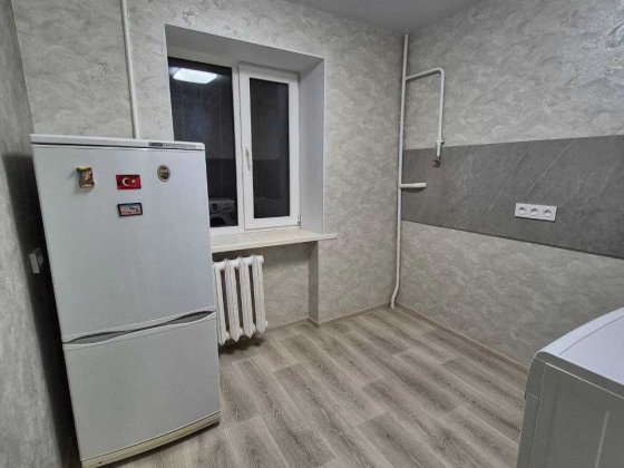 Продам 2-х кімнатну з ремонтом. Локація супер! Кам'янське