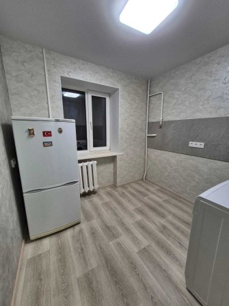 Продам 2-х кімнатну з ремонтом. Локація супер! - фото 1