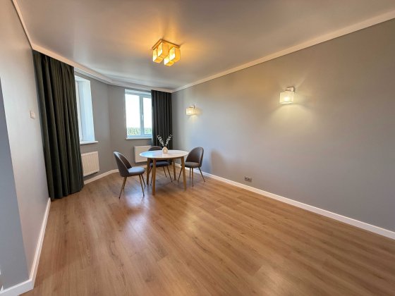 Велика, стильна чотирикімнатна квартира з ремонтом серед лісу Гостомель