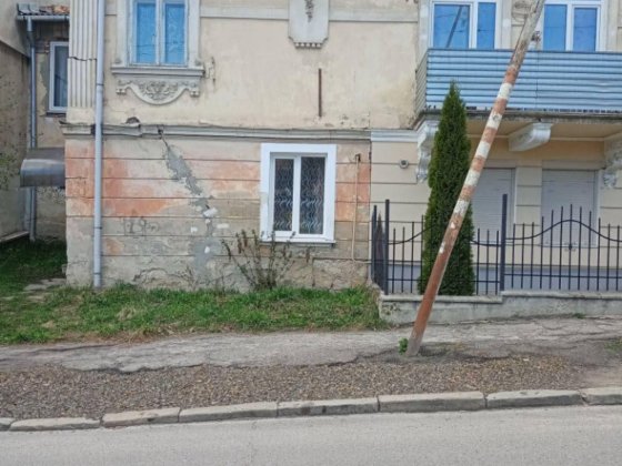 Продається 1 -кімнатна квартира!Потребує капітального ремонту! Дрогобич