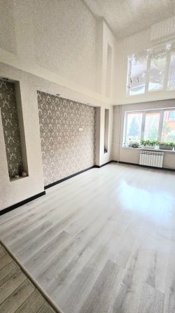Продам 3 кімнатну квартиру в центрі міста - фото 1