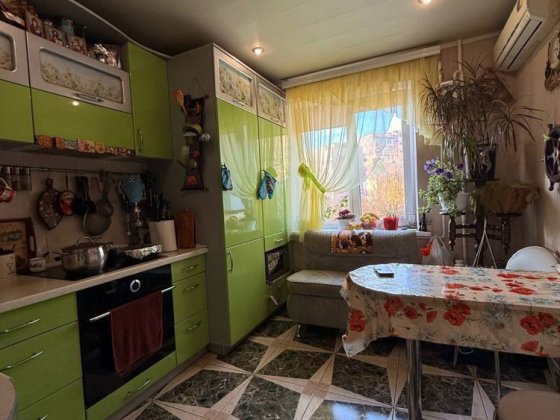 Продам 3-кімн. АГО. 10 район. Л/б. Каменское