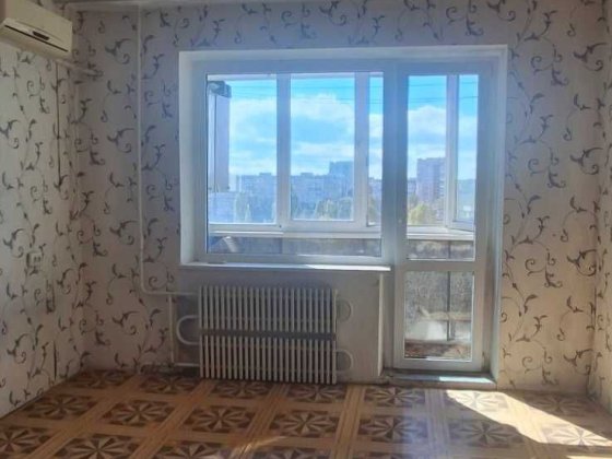 Продам 2х кім. квартиру 8/9 в центрі лівого берега 3 мкрн . СЕРТИФІКАТ Каменское