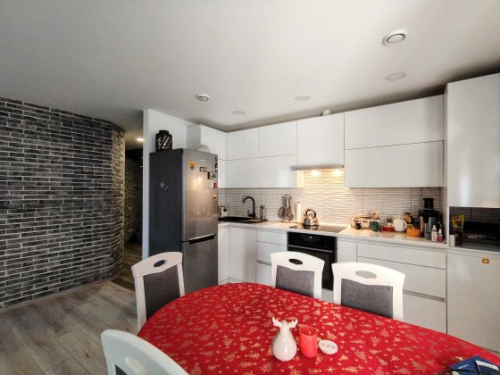 Велика дворівнева квартира з ремонтом, меблями і технікою в новобудові Дубно