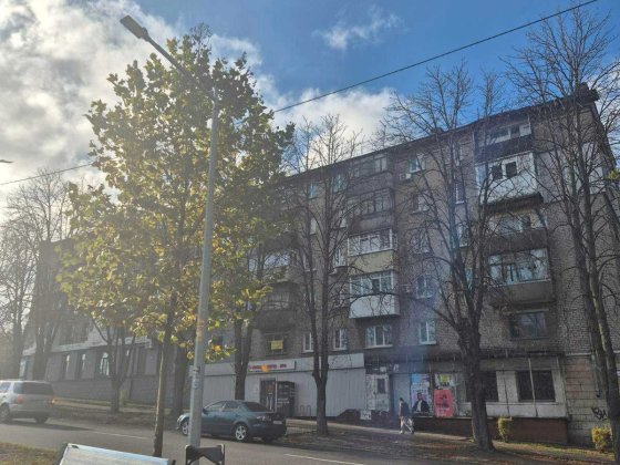 1-ком возле авто и ж/д вокзала Каменское