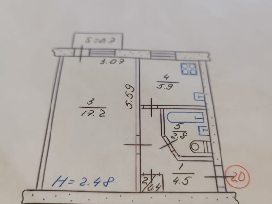 Продам  1-комнатную квартиру возле 12  школы Желтые Воды