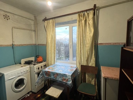 Продам 2к 4эт 9 больница Каменское