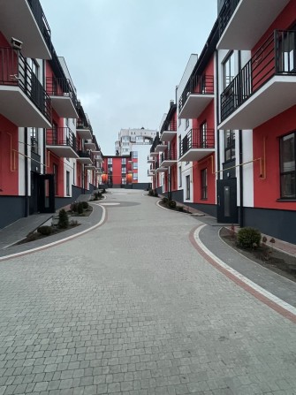 ТЕРМІНОВО Продам 1к квартиру з терасою біля бучанського парку - фото 1