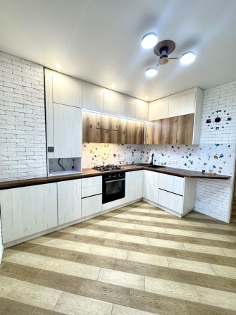 Продам двокімнатну квартиру з ремонтом в центрі Гостомеля. Власник - фото 1