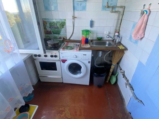 Продам 1 комнатную квартиру в районе гостиницы " ЗОРЯ". R Каменское