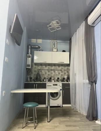 Продам хорошую 2к квартиру АО в центре города - фото 1