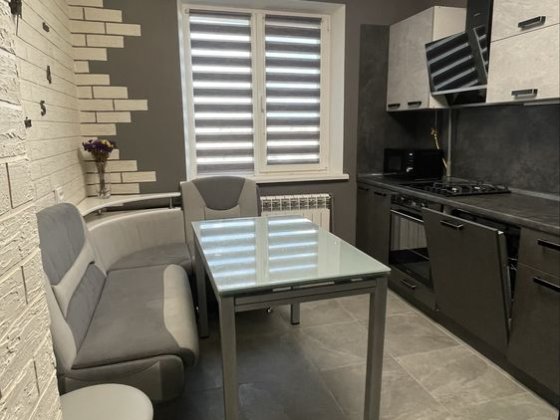 Продам 4 х кімнатну 10 мкр Каменское