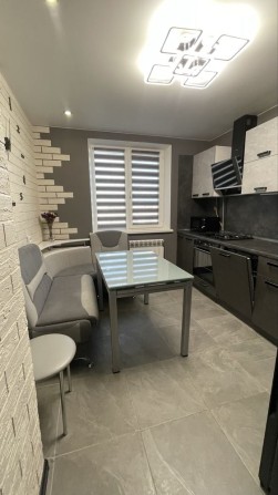 Продам 4 х кімнатну 10 мкр - фото 1