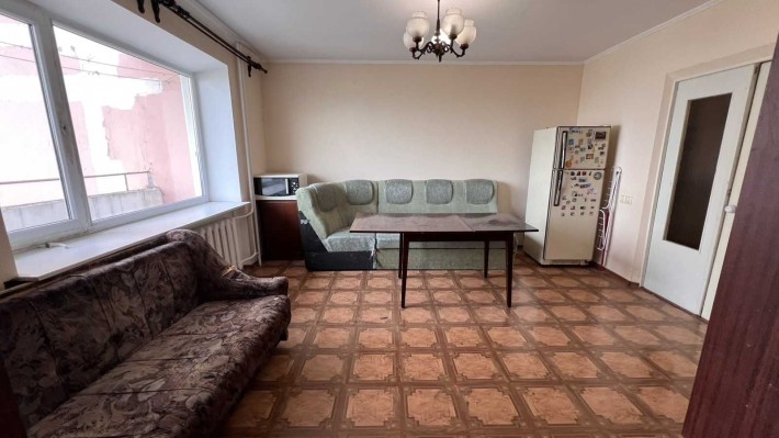 Продам 2к. квартиру 71м2 с большой кухней-студией в г.Черноморске - фото 1