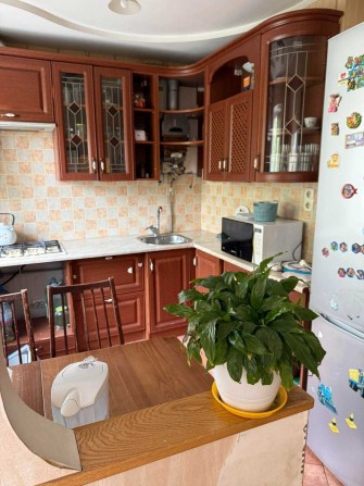 Продам 2-х комнатную квартиру в центре города с хорошим ремонтом. - фото 1