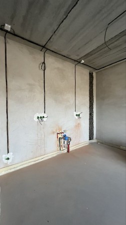 Найвигідніша пропозиція з розводкою електрики та сантехнікою - фото 1