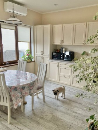 Продаю уютную 2х ком квартиру в тихом районе города - фото 1