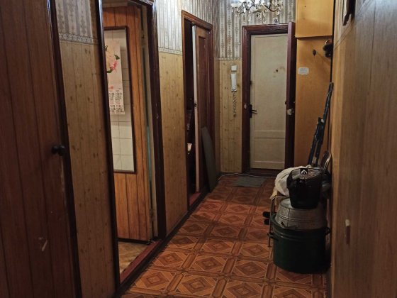 Продам 3-х комнатную квартиру . Под ремонт. Черноморск