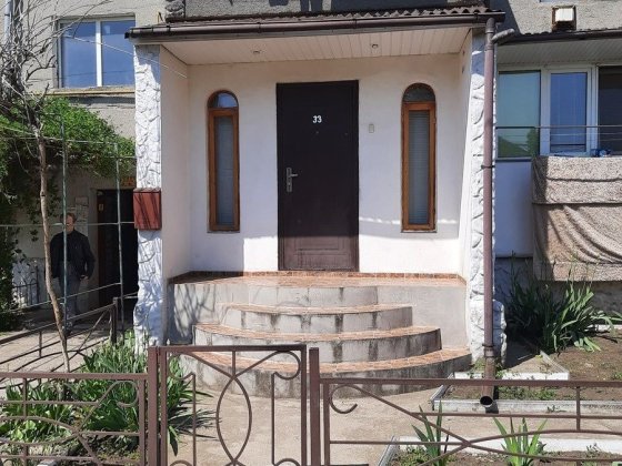 Продам 2к.кв с отдельным входом и индивидуальным отоплением Черноморск