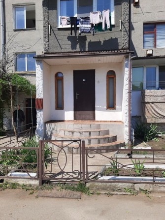 Продам 2к.кв с отдельным входом и индивидуальным отоплением - фото 1