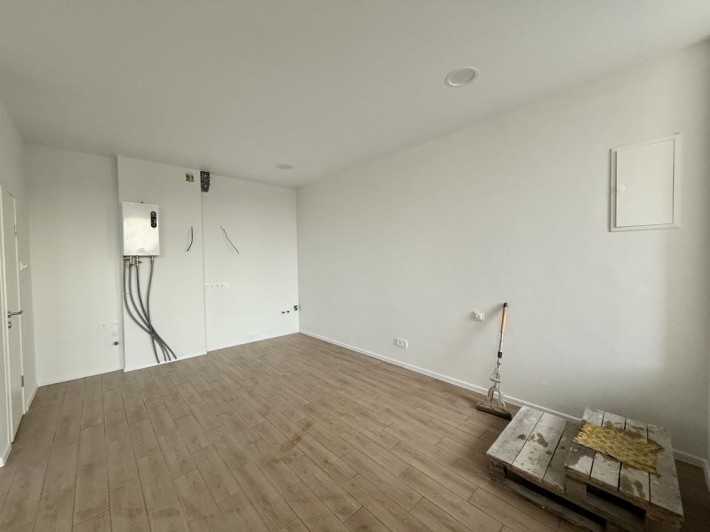 Однокімнатна квартира 45 м2 з частковим ремонтом - фото 1