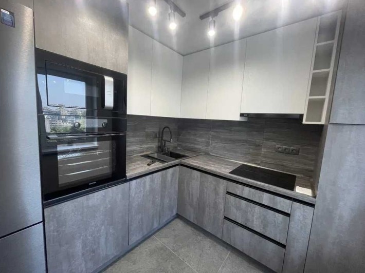 Продам 2 кімнатну квартиру! 11 район! - фото 1