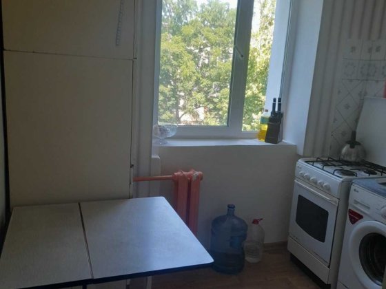 Продам 3 комнатную на Парковой на среднем этаже Чорноморськ