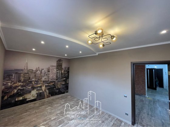 Продам велику 3-х кімнатну квартиру з терасою Каменец-Подольский