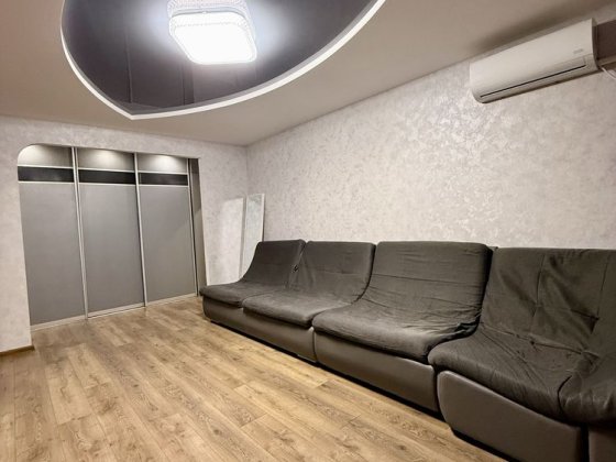 Продажа 3 ком. 10 мкрн. Левый берег Каменское