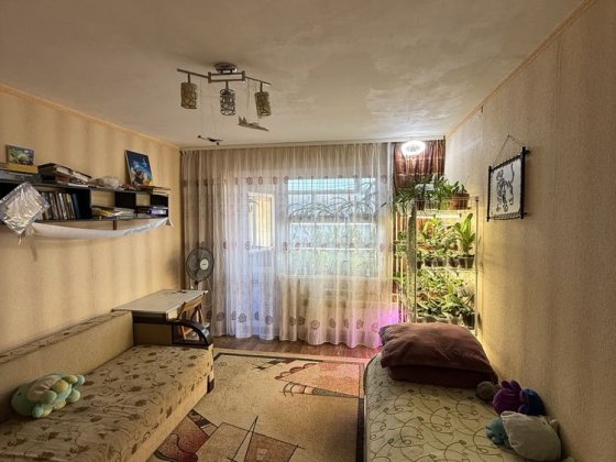 Продается 2-ком., кв., л/б 1 мкрн С.О Каменское