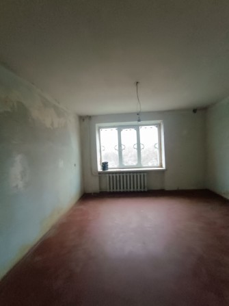 Продається 2к квартира в центрі мікрорайона - фото 1