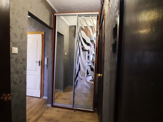 СРОЧНАЯ  ПРОДАЖА. 2 комн на 1 микр. 9/9 Кам'янське