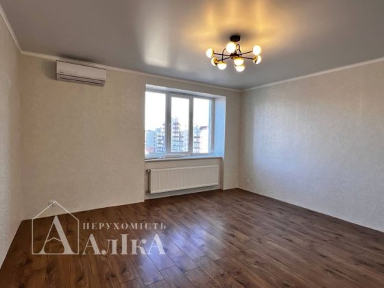 Продам 1-кімнатну квартиру в новобудові з ремонтом Кам'янець-Подільський