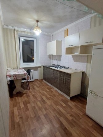 В продаже большая гостинка на низком этаже - фото 1