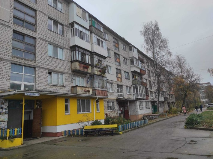 Продам 3-х кімнатну квартиру в Каневі, центр - фото 1