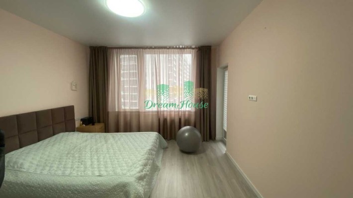 Простора 2-кімнатна в ЖК Парк Таун. Газове опалення - фото 1