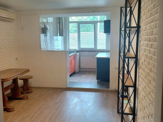 2х комн.кв,кухня столовая 75метров.морской районн Черноморск