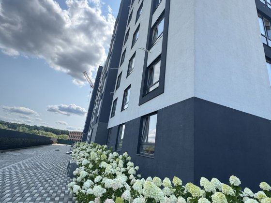 Однокімнатна з ремонтом низький поверх Гостомель